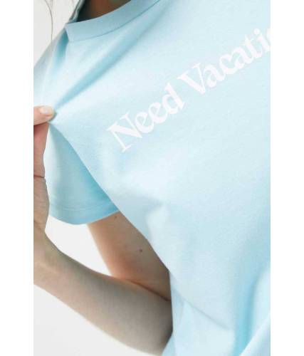 Camiseta Need Vacations azul 