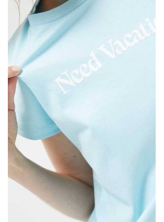 Camiseta Need Vacations azul 